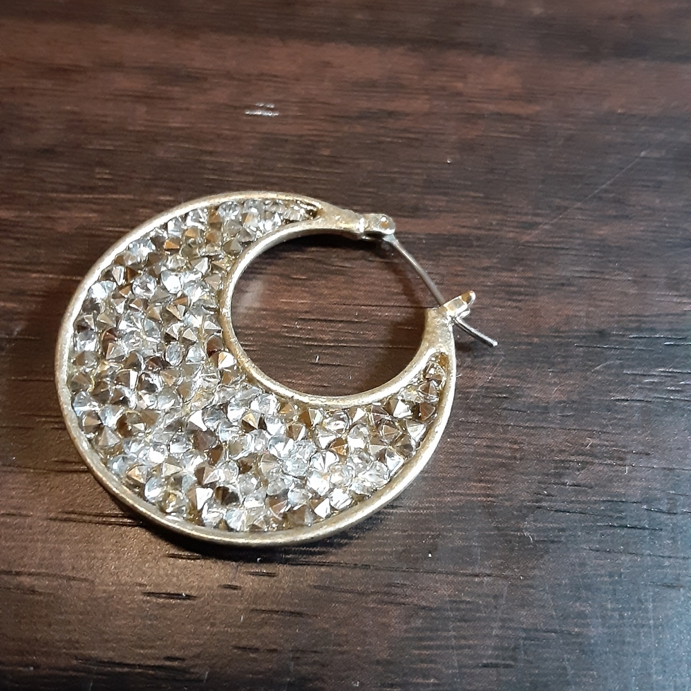 Earing - Picture 3 of 3